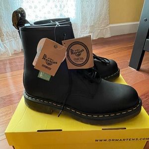 dr. martens 1460 sr black leather new with tags m10/w11